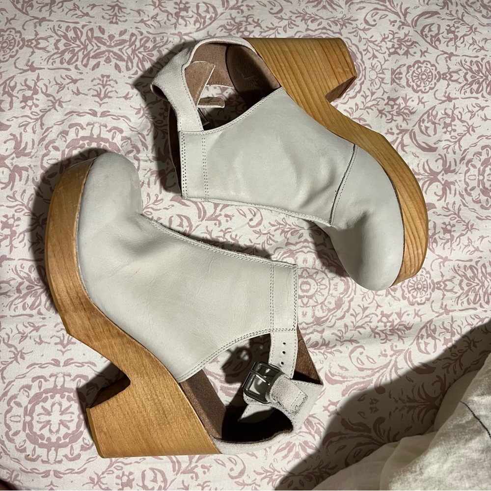 Free People Amber Orchard Clog Boots Wooden Platform White Leather Booties GUC